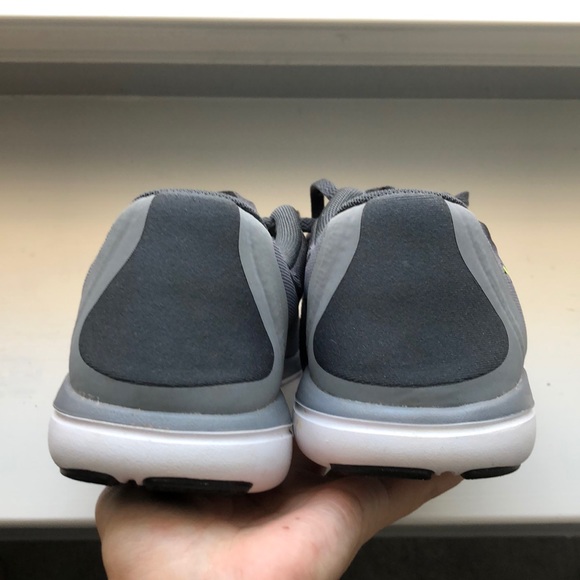 Nike women’s Flex running sneakers - Picture 4 of 6